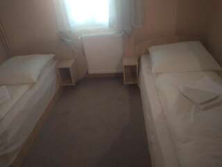Отели типа «постель и завтрак» Muskátli Георгени Двухместный номер с 2 отдельными кроватями и ванной-2